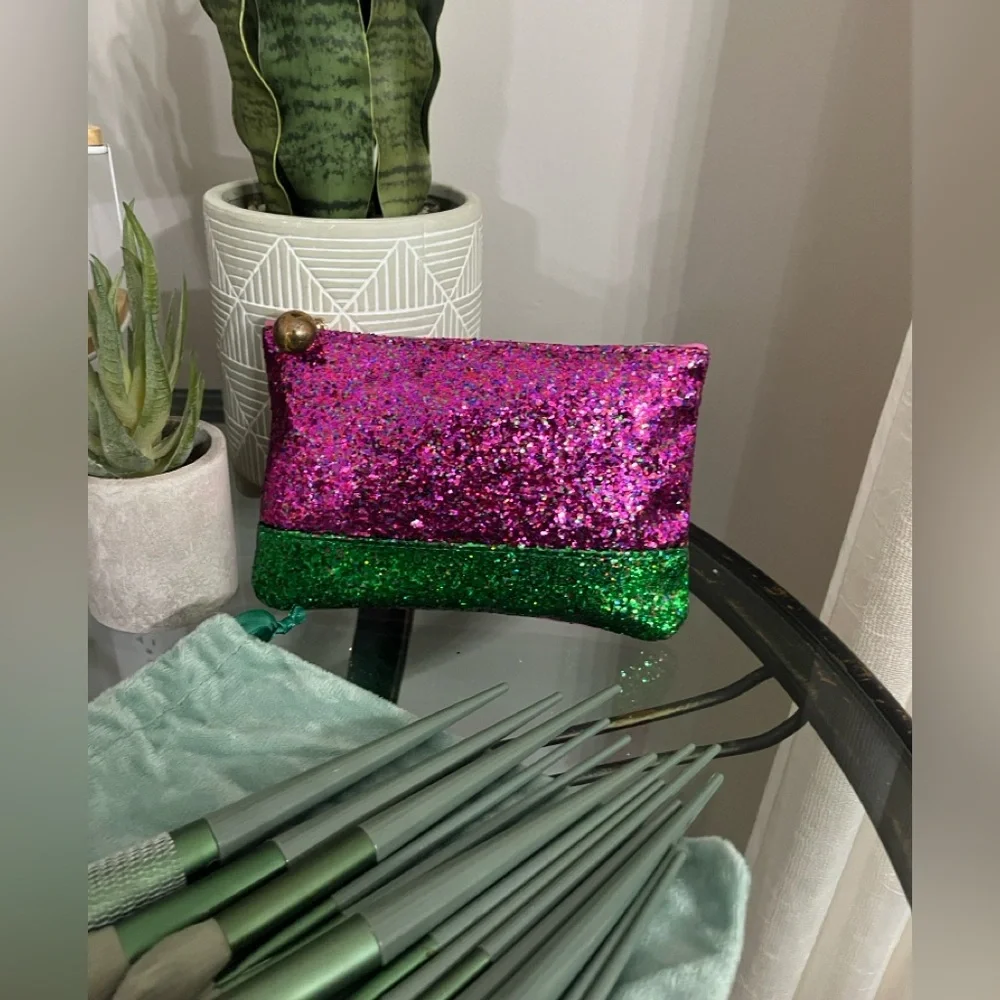 Ipsy glitter makeup bag w/13pcs Soft Makeup Brush Set for daily use.🌿🆕🌿